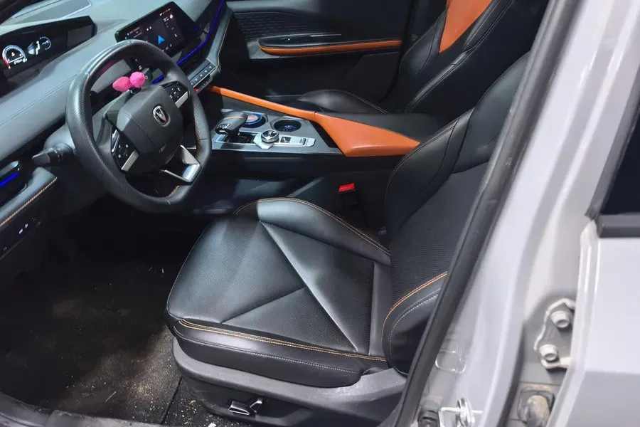 2022 ChangAn UNI-V 1.5T 188HP L4 7DCT,autocango,china used car exporter,china ev exporter,chinese used car exporter,chinese used ev exporter