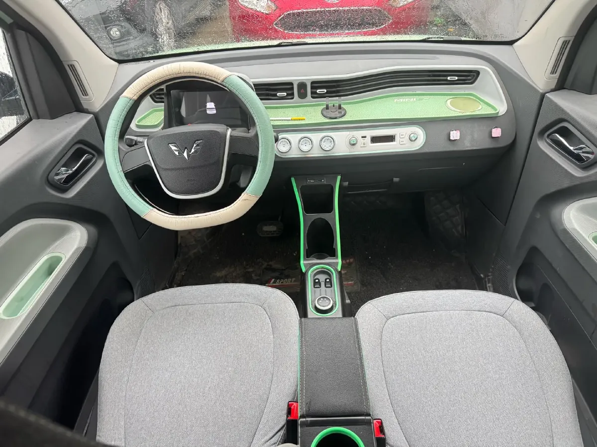 2021 WuLing HongGuang MINI EV BEV 13.8KWH,autocango,china used car exporter,china ev exporter,chinese used car exporter,chinese used ev exporter