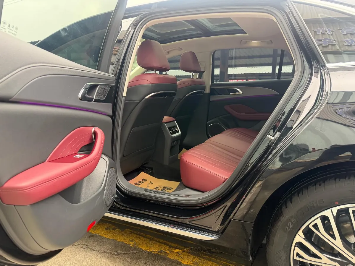 2024 HongQi H5 2.0T 224HP L4 8AT,autocango,china used car exporter,china ev exporter,chinese used car exporter,chinese used ev exporter