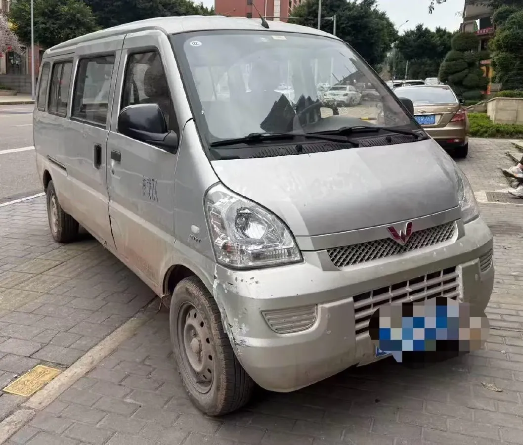 2021 WuLing RongGuang 1.5L 99HP L4 5MT,autocango,china used car exporter,china ev exporter,chinese used car exporter,chinese used ev exporter