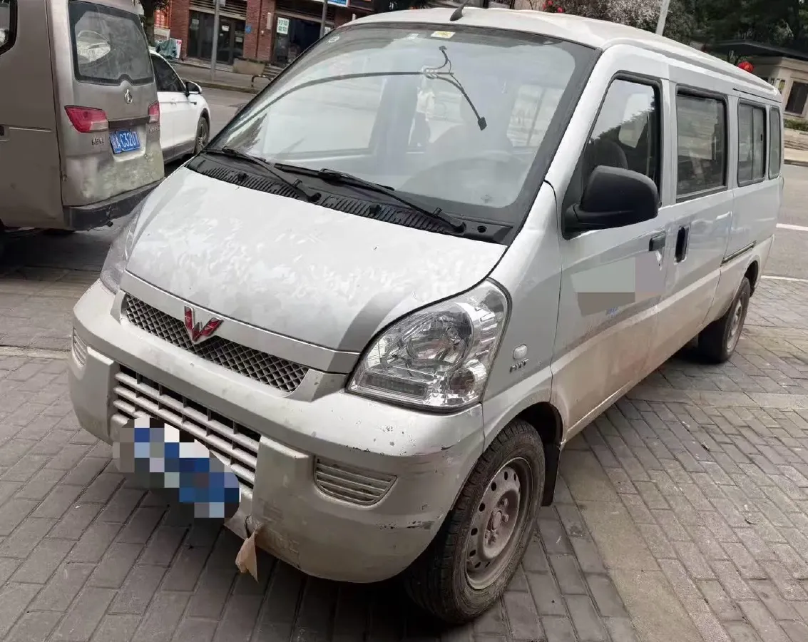 2021 WuLing RongGuang 1.5L 99HP L4 5MT,autocango,china used car exporter,china ev exporter,chinese used car exporter,chinese used ev exporter