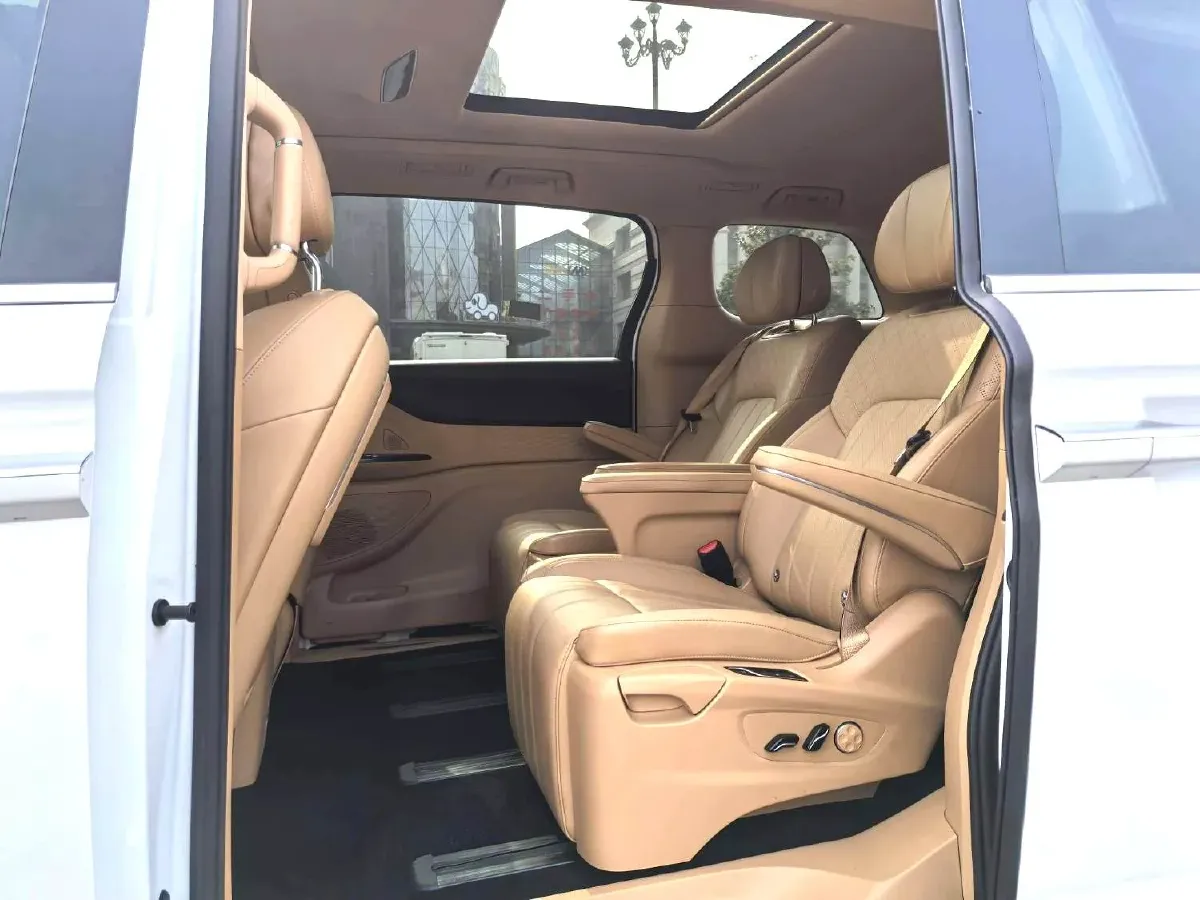 2022 Voyah Dream BEV 108.7KWH,autocango,china used car exporter,china ev exporter,chinese used car exporter,chinese used ev exporter