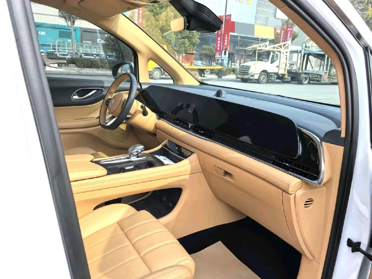 2022 Voyah Dream BEV 108.7KWH,autocango,china used car exporter,china ev exporter,chinese used car exporter,chinese used ev exporter