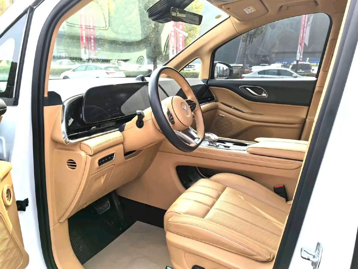 2022 Voyah Dream BEV 108.7KWH,autocango,china used car exporter,china ev exporter,chinese used car exporter,chinese used ev exporter