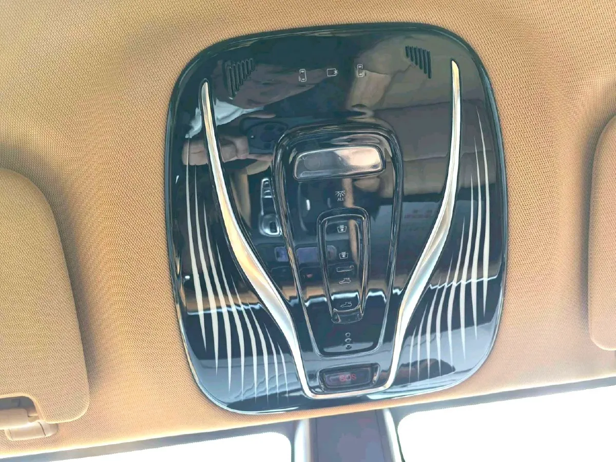 2022 Voyah Dream BEV 108.7KWH,autocango,china used car exporter,china ev exporter,chinese used car exporter,chinese used ev exporter