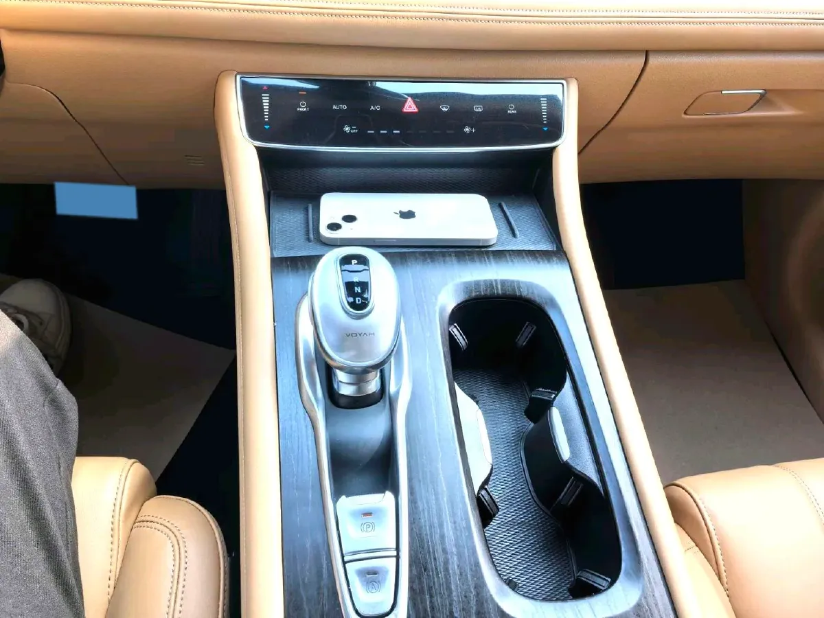 2022 Voyah Dream BEV 108.7KWH,autocango,china used car exporter,china ev exporter,chinese used car exporter,chinese used ev exporter