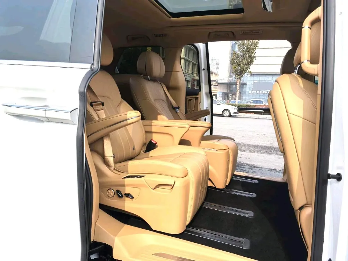 2022 Voyah Dream BEV 108.7KWH,autocango,china used car exporter,china ev exporter,chinese used car exporter,chinese used ev exporter