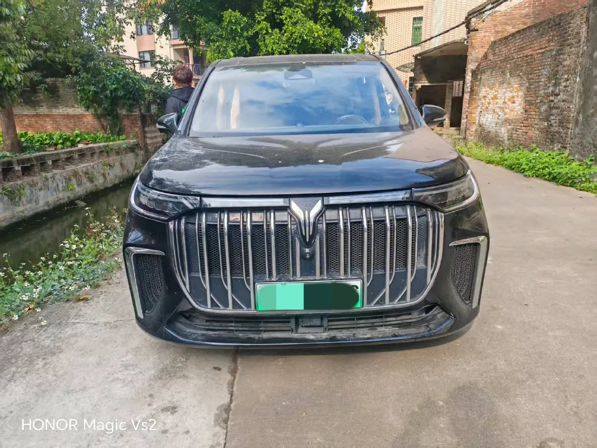 2024 Voyah Dream 1.5T 150HP L4 PHEV 43KWH,autocango,china used car exporter,china ev exporter,chinese used car exporter,chinese used ev exporter