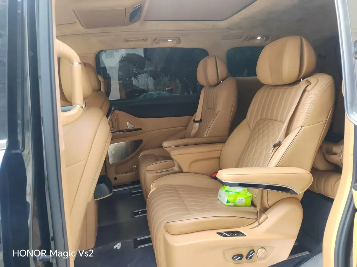 2024 Voyah Dream 1.5T 150HP L4 PHEV 43KWH,autocango,china used car exporter,china ev exporter,chinese used car exporter,chinese used ev exporter