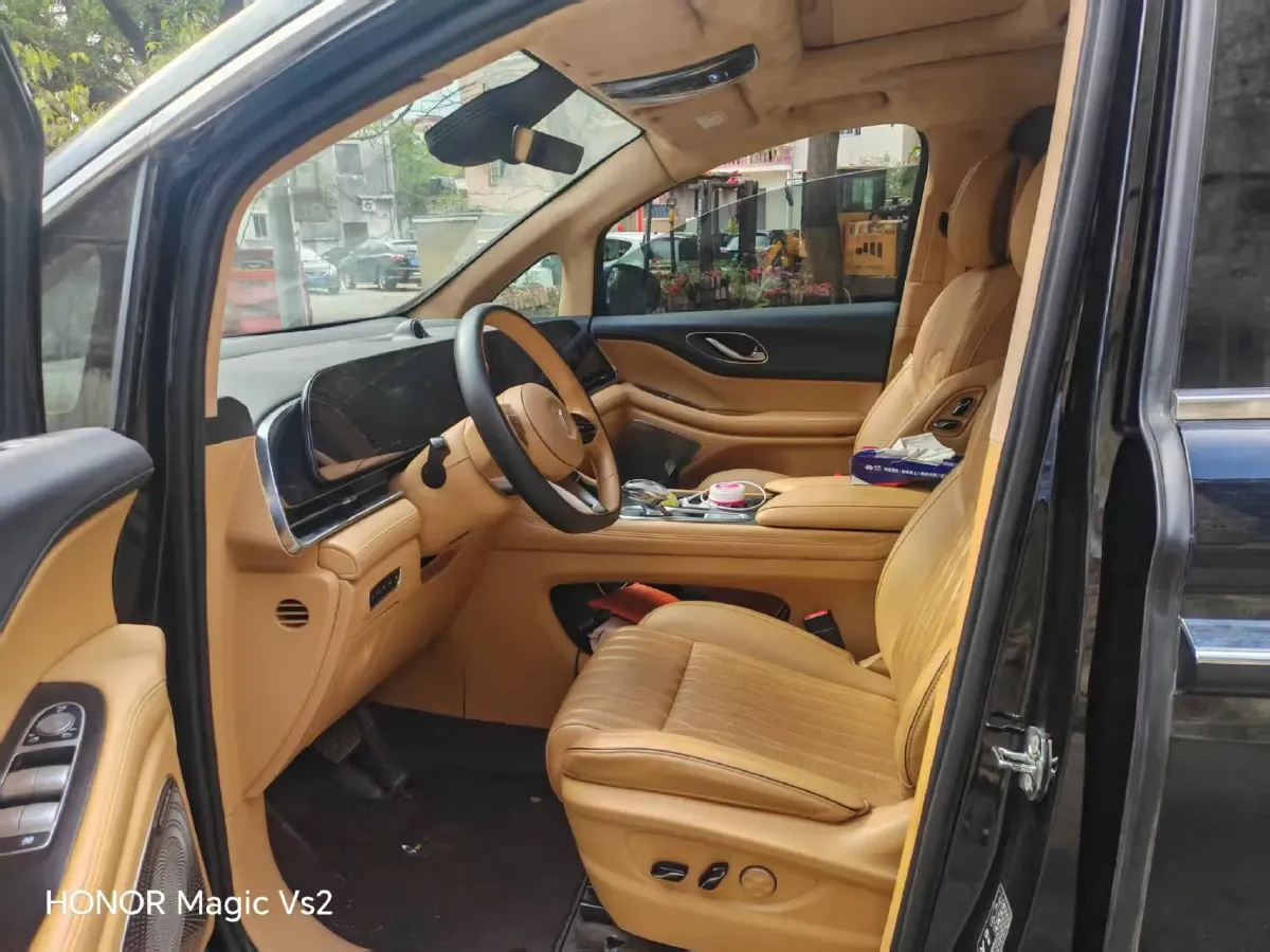 2024 Voyah Dream 1.5T 150HP L4 PHEV 43KWH,autocango,china used car exporter,china ev exporter,chinese used car exporter,chinese used ev exporter