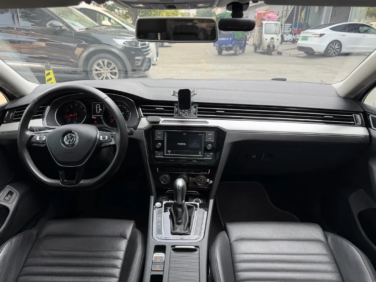 2018 Volkswagen Magotan 1.8T 180HP L4 7DCT,autocango,china used car exporter,china ev exporter,chinese used car exporter,chinese used ev exporter
