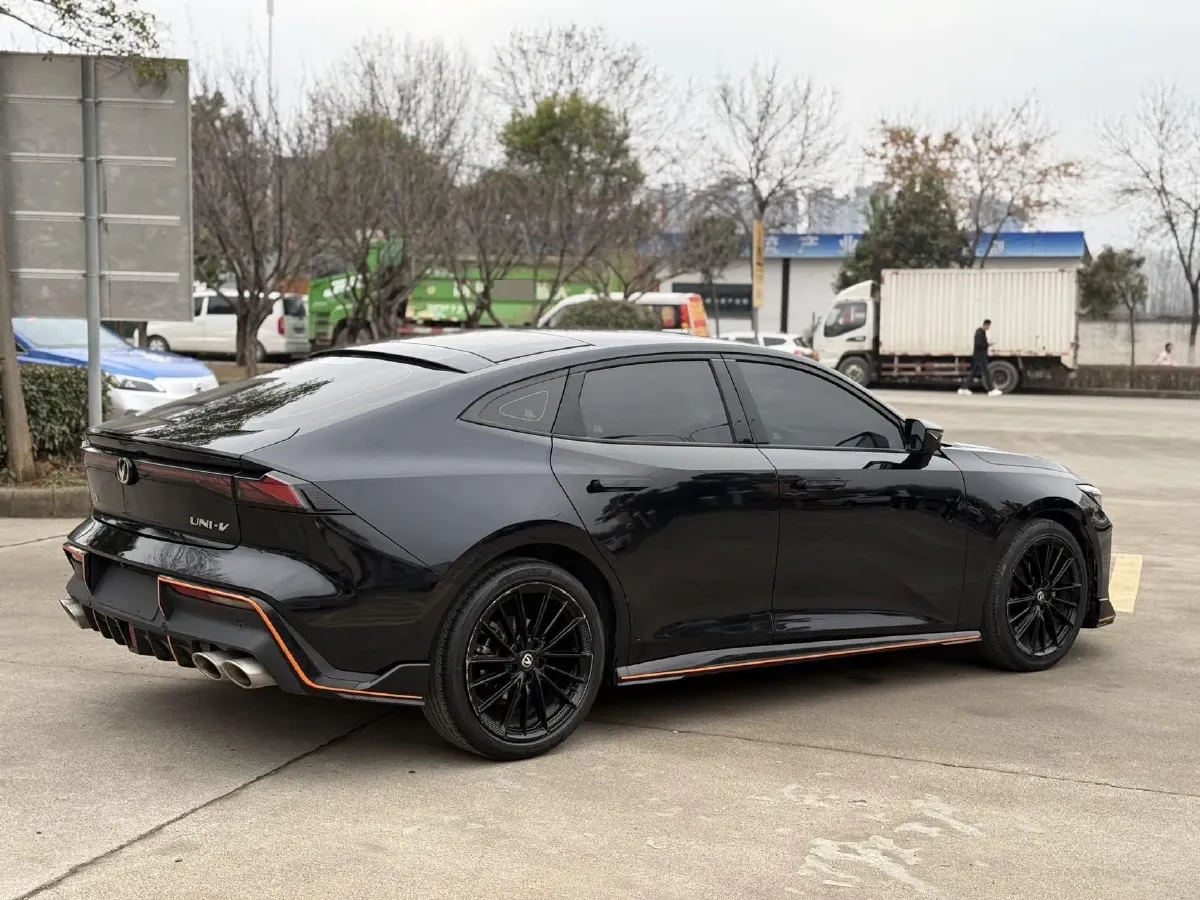 2023 ChangAn UNI-V 1.5T 188HP L4 7DCT,autocango,china used car exporter,china ev exporter,chinese used car exporter,chinese used ev exporter