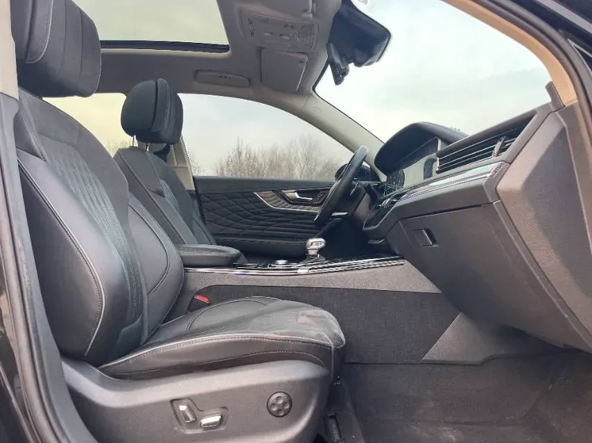 2022 HongQi HS5 2.0T 224HP L4 6AT,autocango,china used car exporter,china ev exporter,chinese used car exporter,chinese used ev exporter