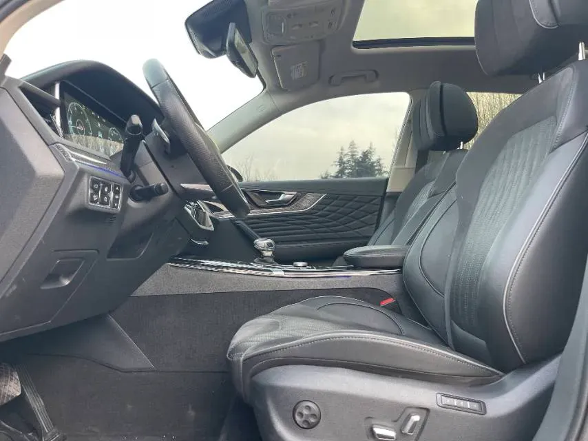 2022 HongQi HS5 2.0T 224HP L4 6AT,autocango,china used car exporter,china ev exporter,chinese used car exporter,chinese used ev exporter