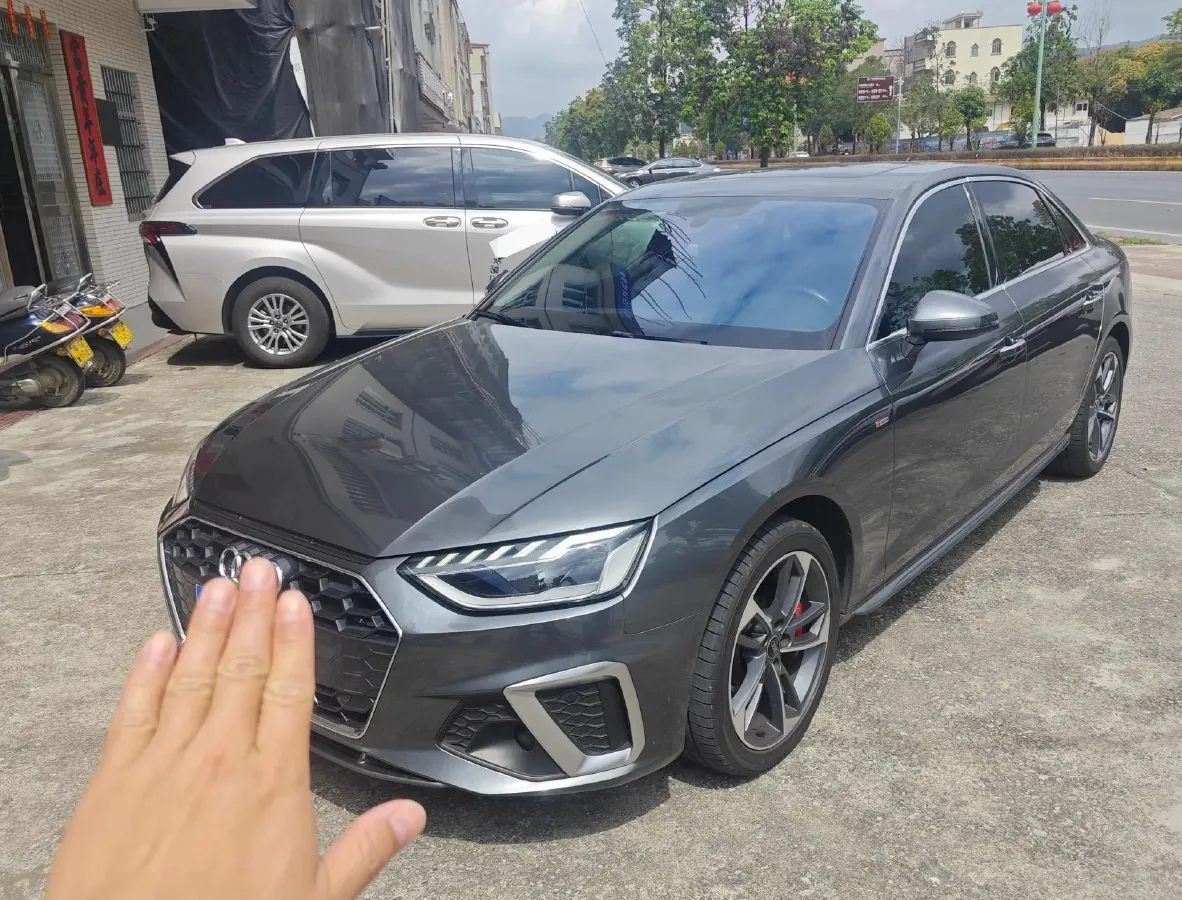 2022 Audi A4L 2.0T 190HP L4 7DCT,autocango,china used car exporter,china ev exporter,chinese used car exporter,chinese used ev exporter