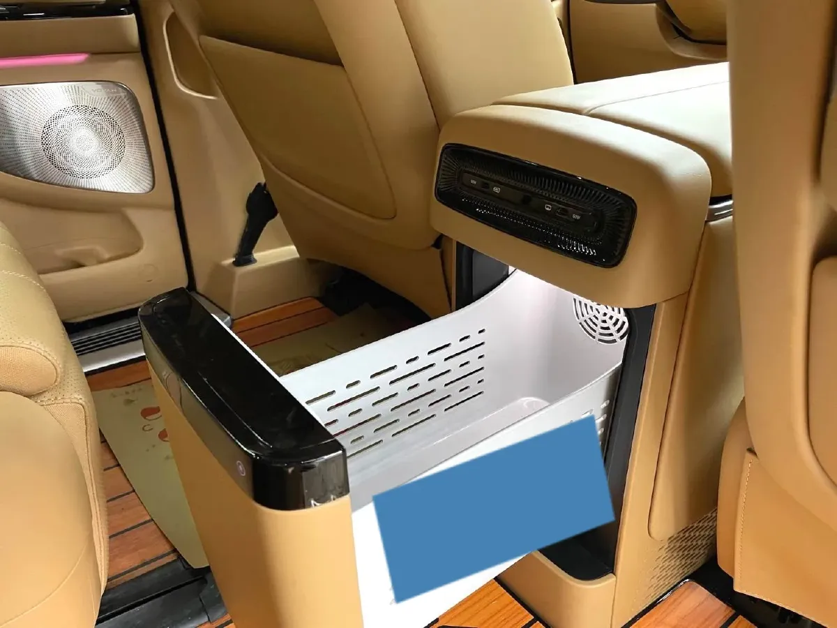 2025 Voyah Dream 1.5T 150HP L4 PHEV 41.7KWH,autocango,china used car exporter,china ev exporter,chinese used car exporter,chinese used ev exporter