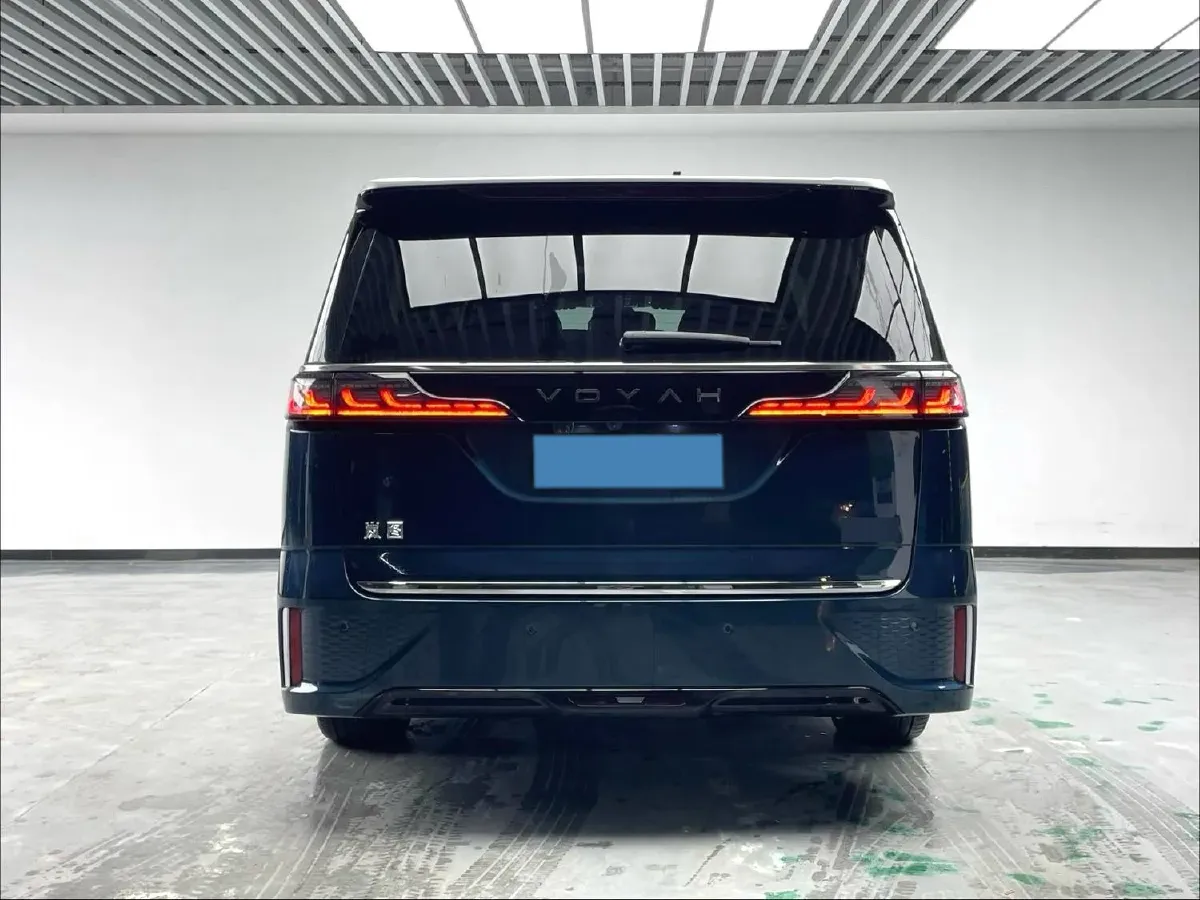 2025 Voyah Dream 1.5T 150HP L4 PHEV 41.7KWH,autocango,china used car exporter,china ev exporter,chinese used car exporter,chinese used ev exporter