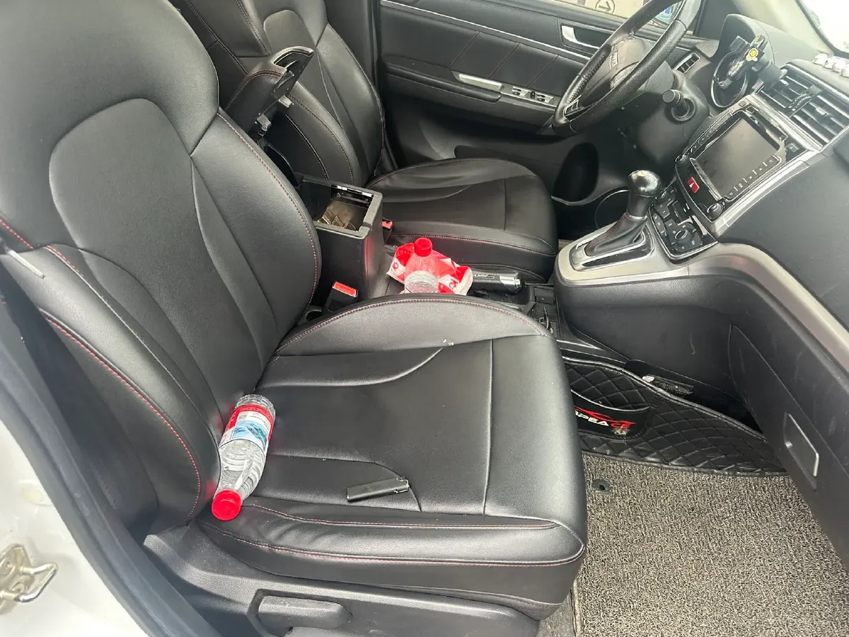 2017 Haval M6 1.5T 150HP L4 6AT,autocango,china used car exporter,china ev exporter,chinese used car exporter,chinese used ev exporter