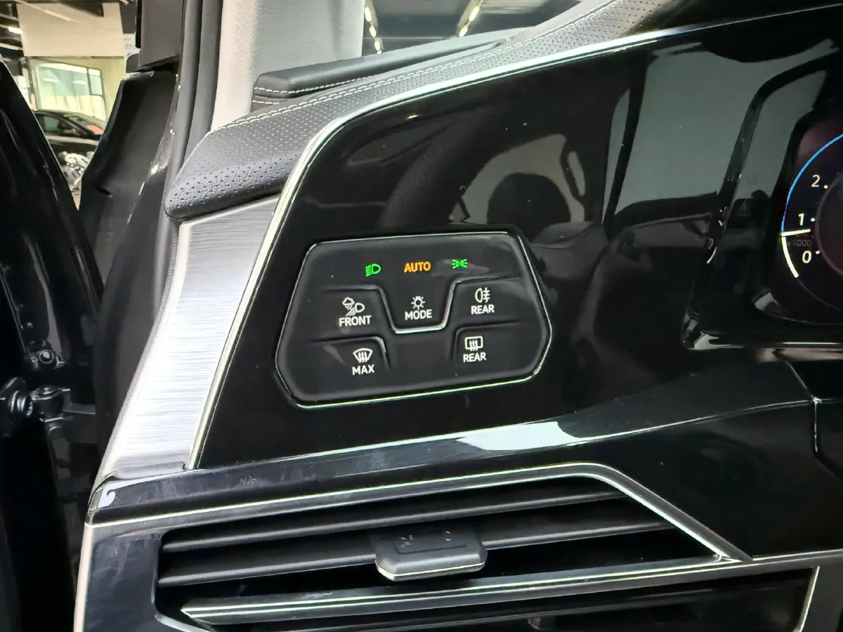 2022 Volkswagen Talagon 2.0T 220HP L4 7DCT,autocango,china used car exporter,china ev exporter,chinese used car exporter,chinese used ev exporter