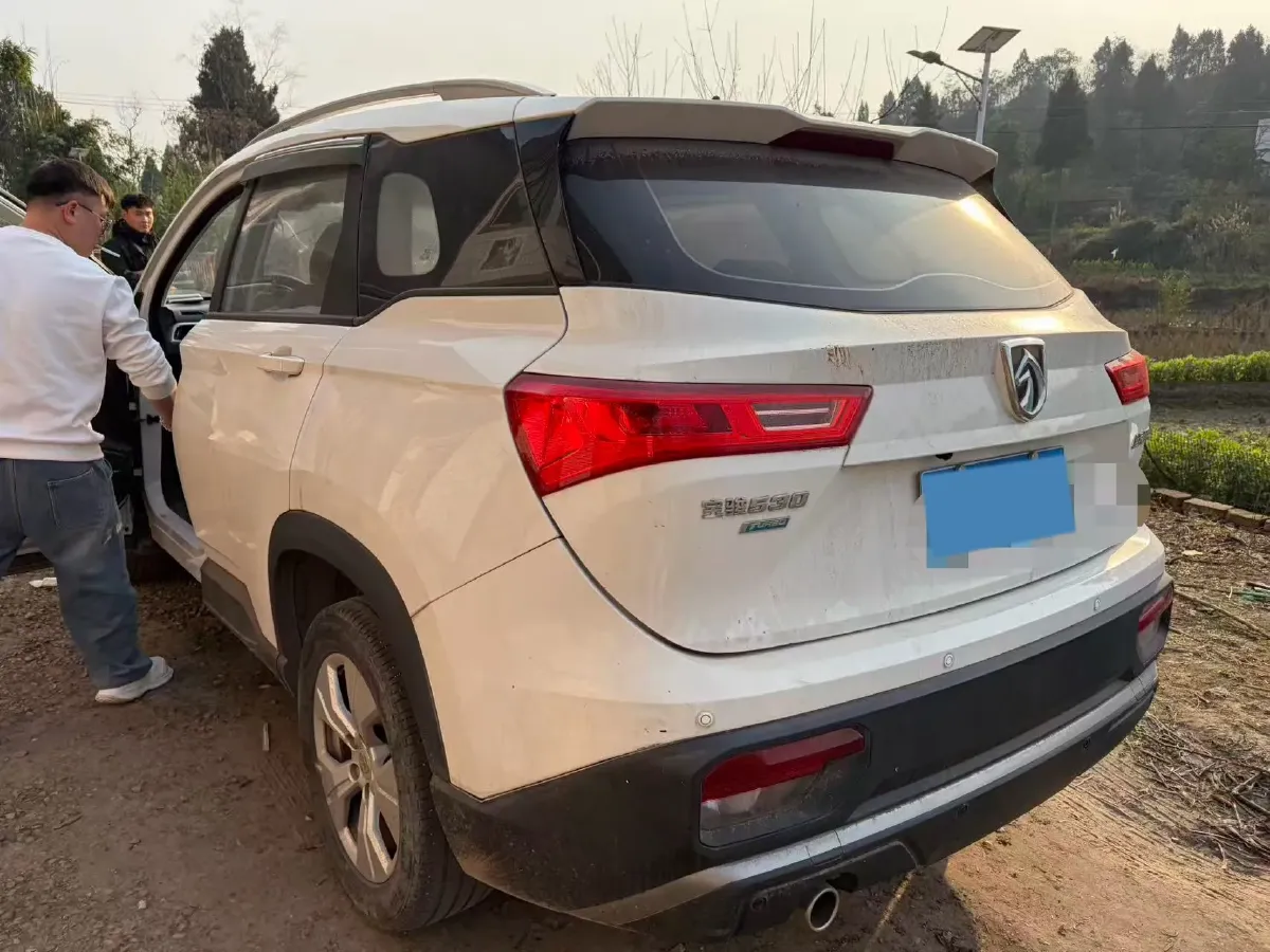 2020 BaoJun 530 1.5T 147HP L4 6MT,autocango,china used car exporter,china ev exporter,chinese used car exporter,chinese used ev exporter