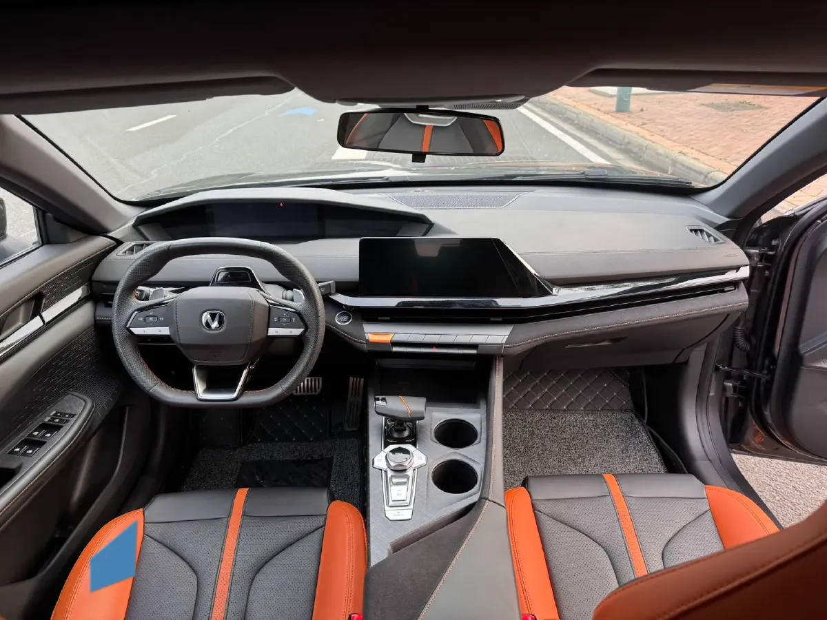 2024 ChangAn UNI-V 1.5T 188HP L4 7DCT,autocango,china used car exporter,china ev exporter,chinese used car exporter,chinese used ev exporter