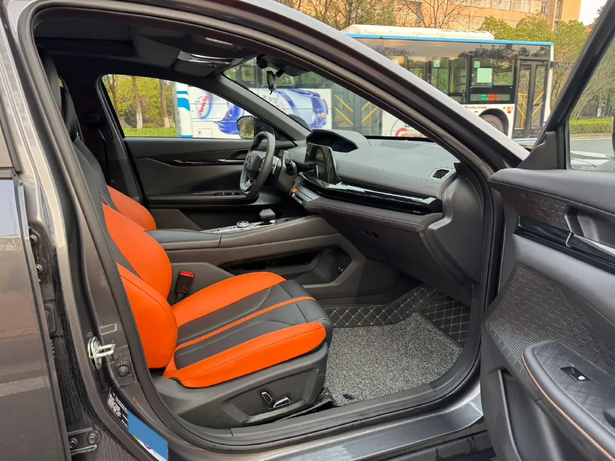 2024 ChangAn UNI-V 1.5T 188HP L4 7DCT,autocango,china used car exporter,china ev exporter,chinese used car exporter,chinese used ev exporter