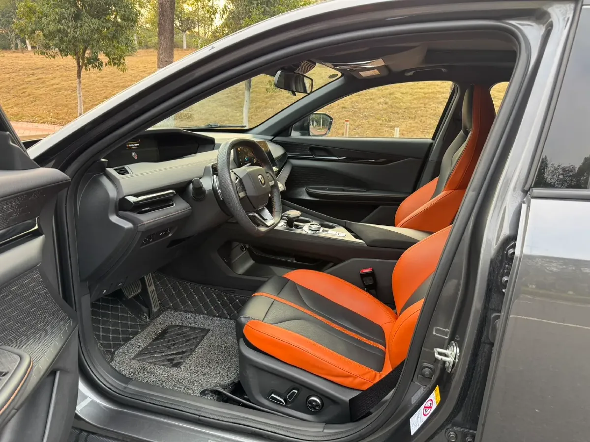 2024 ChangAn UNI-V 1.5T 188HP L4 7DCT,autocango,china used car exporter,china ev exporter,chinese used car exporter,chinese used ev exporter