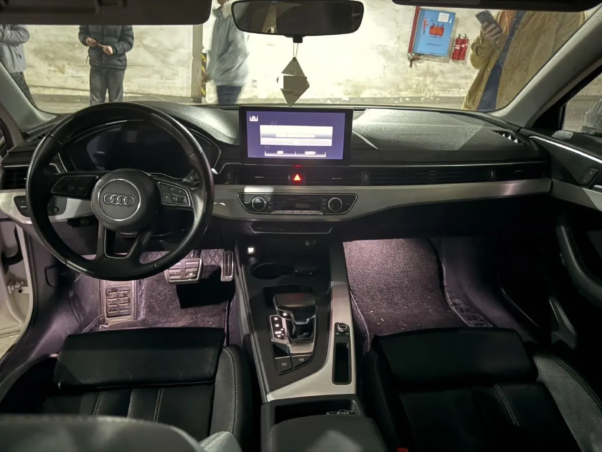 2023 Audi A4L 2.0T 190HP L4 7DCT,autocango,china used car exporter,china ev exporter,chinese used car exporter,chinese used ev exporter