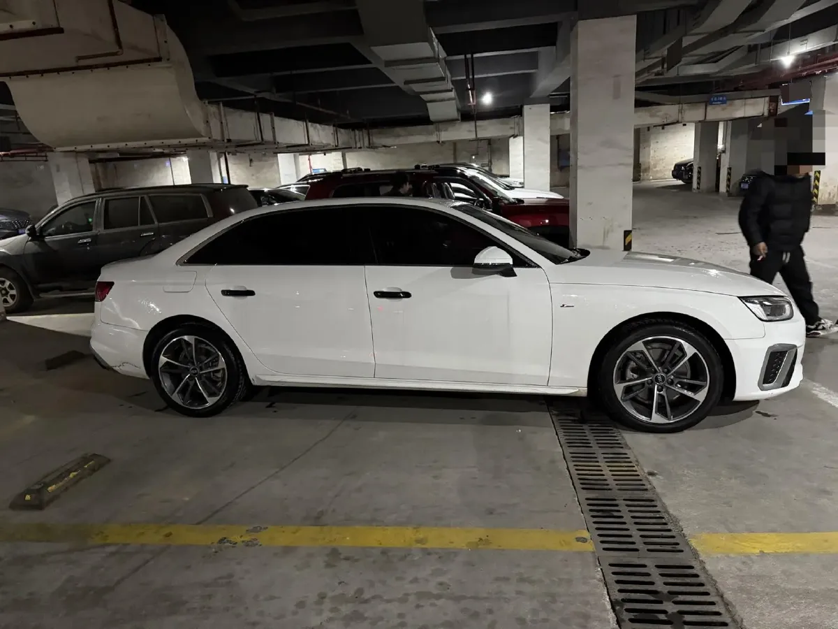 2023 Audi A4L 2.0T 190HP L4 7DCT,autocango,china used car exporter,china ev exporter,chinese used car exporter,chinese used ev exporter