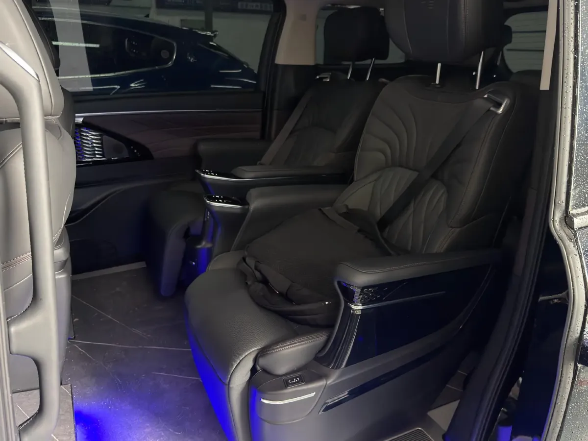 2024 GAC Trumpchi M8 2.0T 252HP L4 8AT,autocango,china used car exporter,china ev exporter,chinese used car exporter,chinese used ev exporter