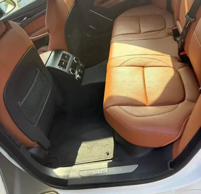 2024 Jaguar XFL 2.0T 300HP L4 8AT,autocango,china used car exporter,china ev exporter,chinese used car exporter,chinese used ev exporter