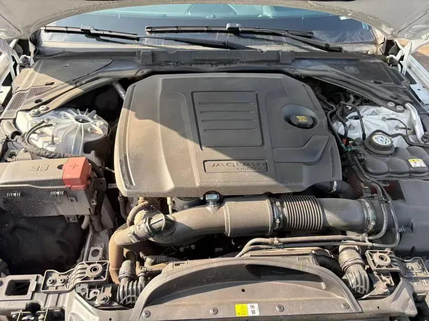 2024 Jaguar XFL 2.0T 300HP L4 8AT,autocango,china used car exporter,china ev exporter,chinese used car exporter,chinese used ev exporter