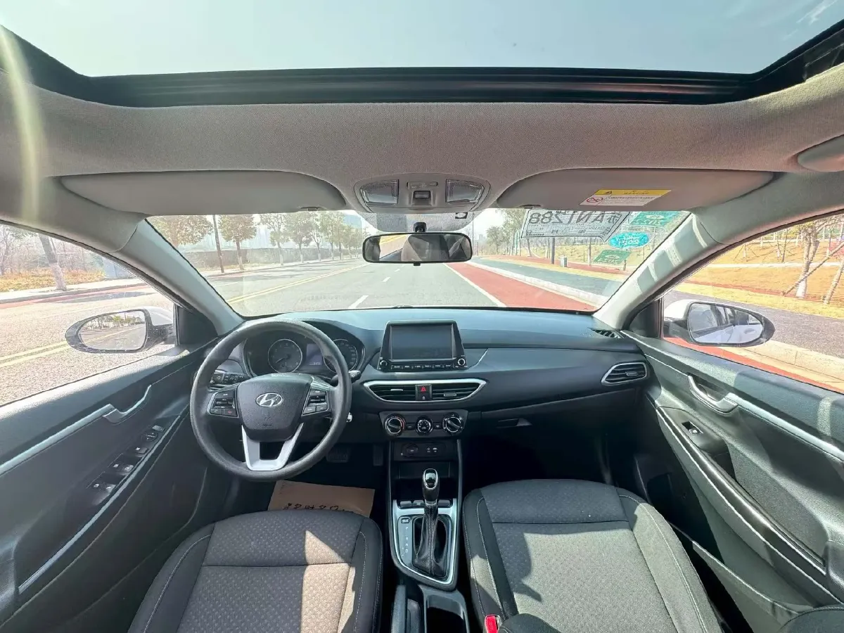 2017 Hyundai Celesta 1.6L 123HP L4 6AT,autocango,china used car exporter,china ev exporter,chinese used car exporter,chinese used ev exporter