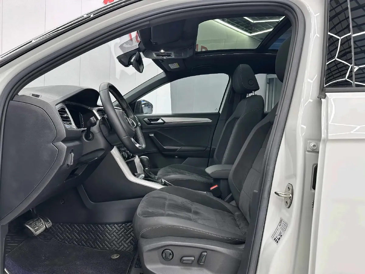 2022 Volkswagen T-Roc 1.4T 150HP L4 7DCT,autocango,china used car exporter,china ev exporter,chinese used car exporter,chinese used ev exporter