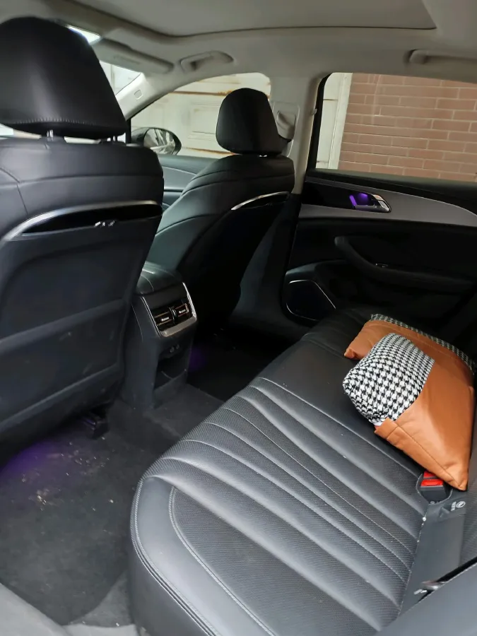 2023 HongQi H5 1.5T 169HP L4 7DCT,autocango,china used car exporter,china ev exporter,chinese used car exporter,chinese used ev exporter