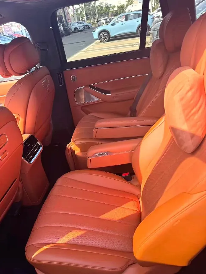 2025 AITO AITO M8 REEV 160HP REEV 53.4KWH,autocango,china used car exporter,china ev exporter,chinese used car exporter,chinese used ev exporter