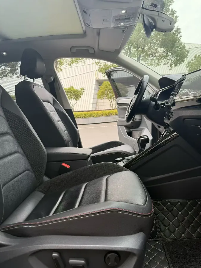 2019 MINI CLUBMAN 1.5T 102HP L3 6AT,autocango,china used car exporter,china ev exporter,chinese used car exporter,chinese used ev exporter