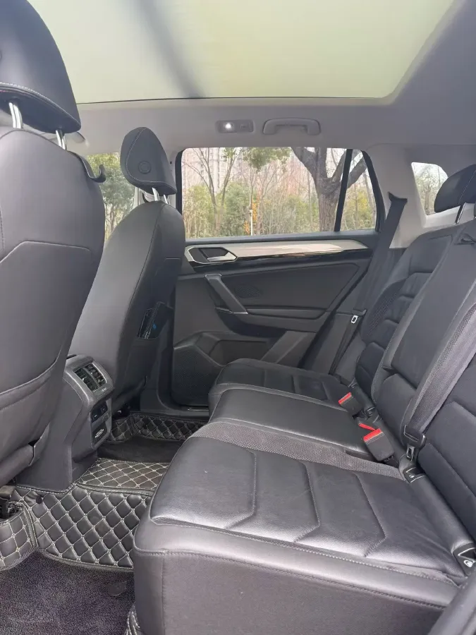 2019 MINI CLUBMAN 1.5T 102HP L3 6AT,autocango,china used car exporter,china ev exporter,chinese used car exporter,chinese used ev exporter