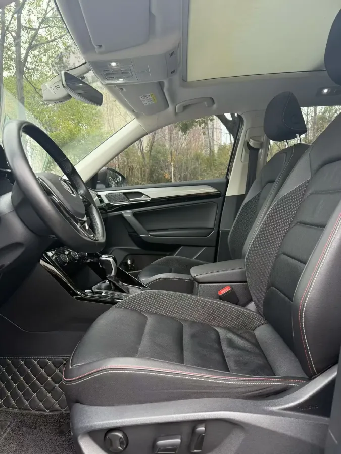 2019 MINI CLUBMAN 1.5T 102HP L3 6AT,autocango,china used car exporter,china ev exporter,chinese used car exporter,chinese used ev exporter