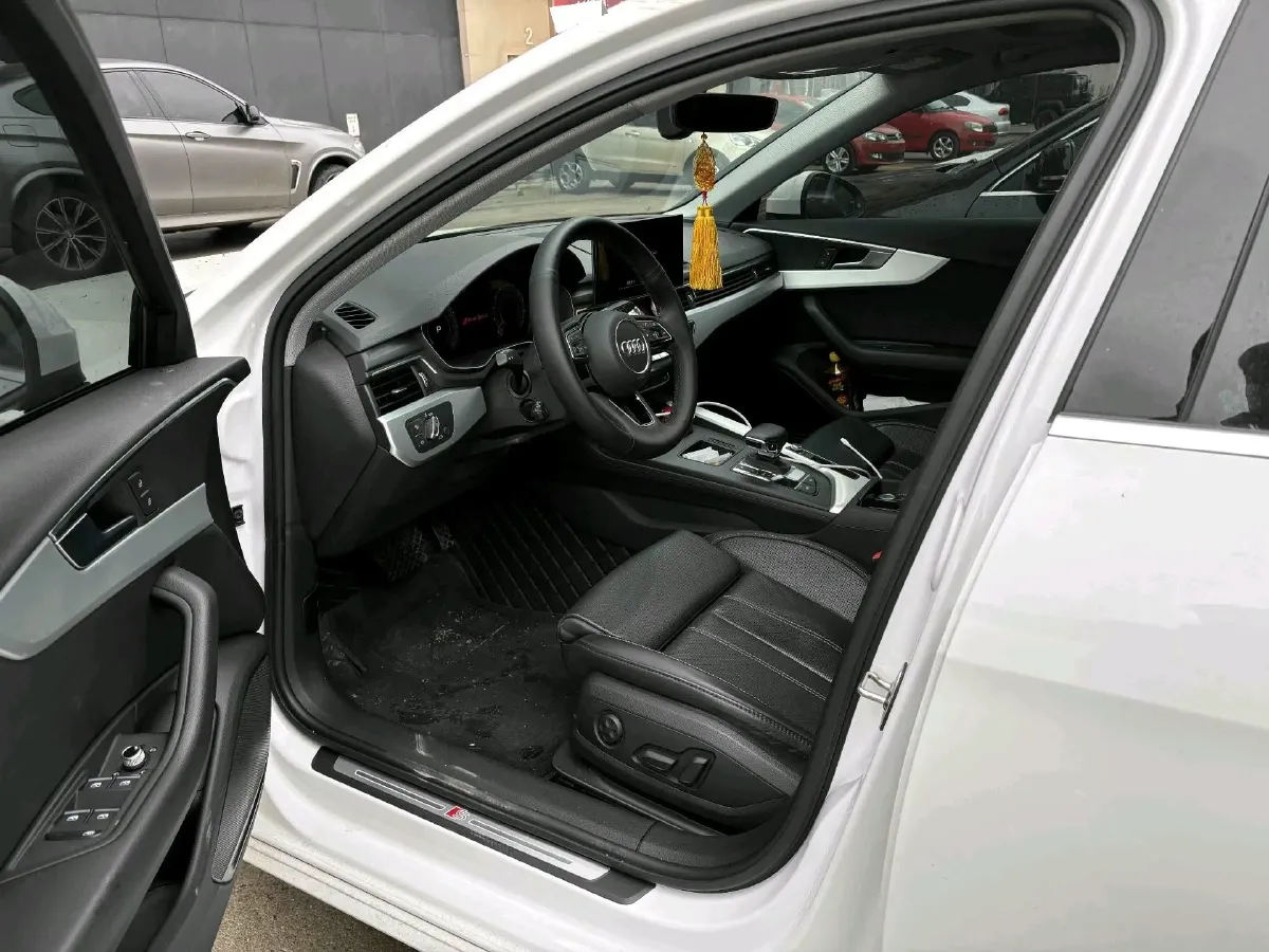 2022 Audi A4L 2.0T 190HP L4 7DCT,autocango,china used car exporter,china ev exporter,chinese used car exporter,chinese used ev exporter