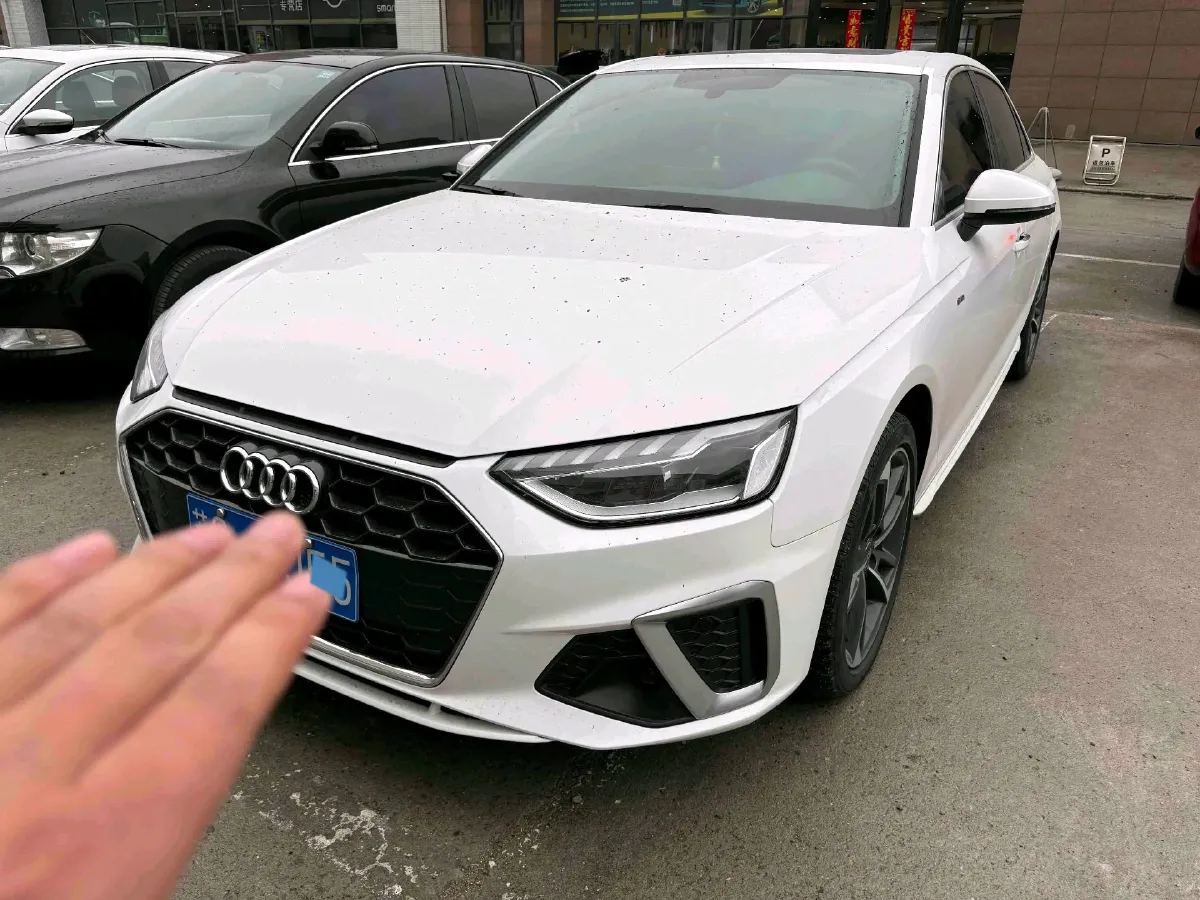 2022 Audi A4L 2.0T 190HP L4 7DCT,autocango,china used car exporter,china ev exporter,chinese used car exporter,chinese used ev exporter