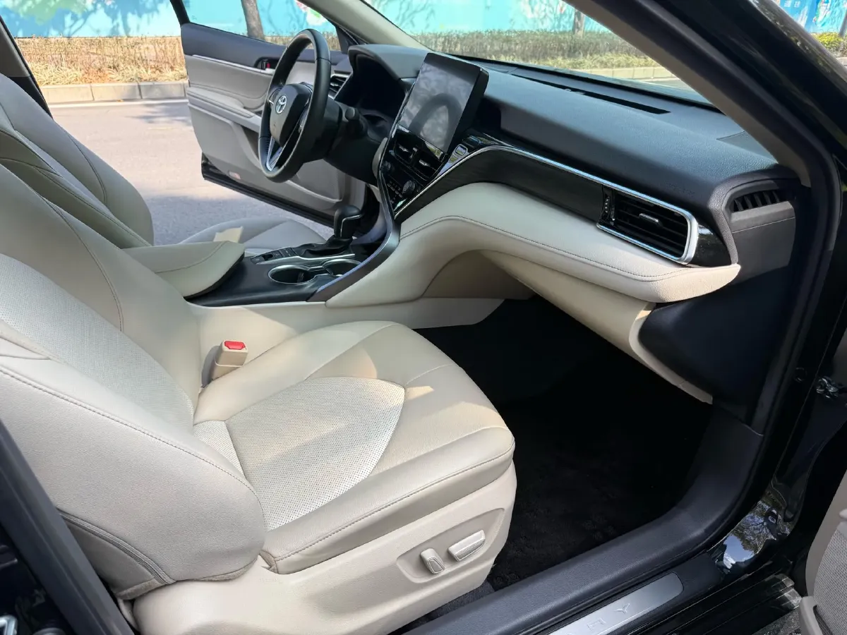 2021 Toyota Camry 2.5L 209HP L4 8AT,autocango,china used car exporter,china ev exporter,chinese used car exporter,chinese used ev exporter