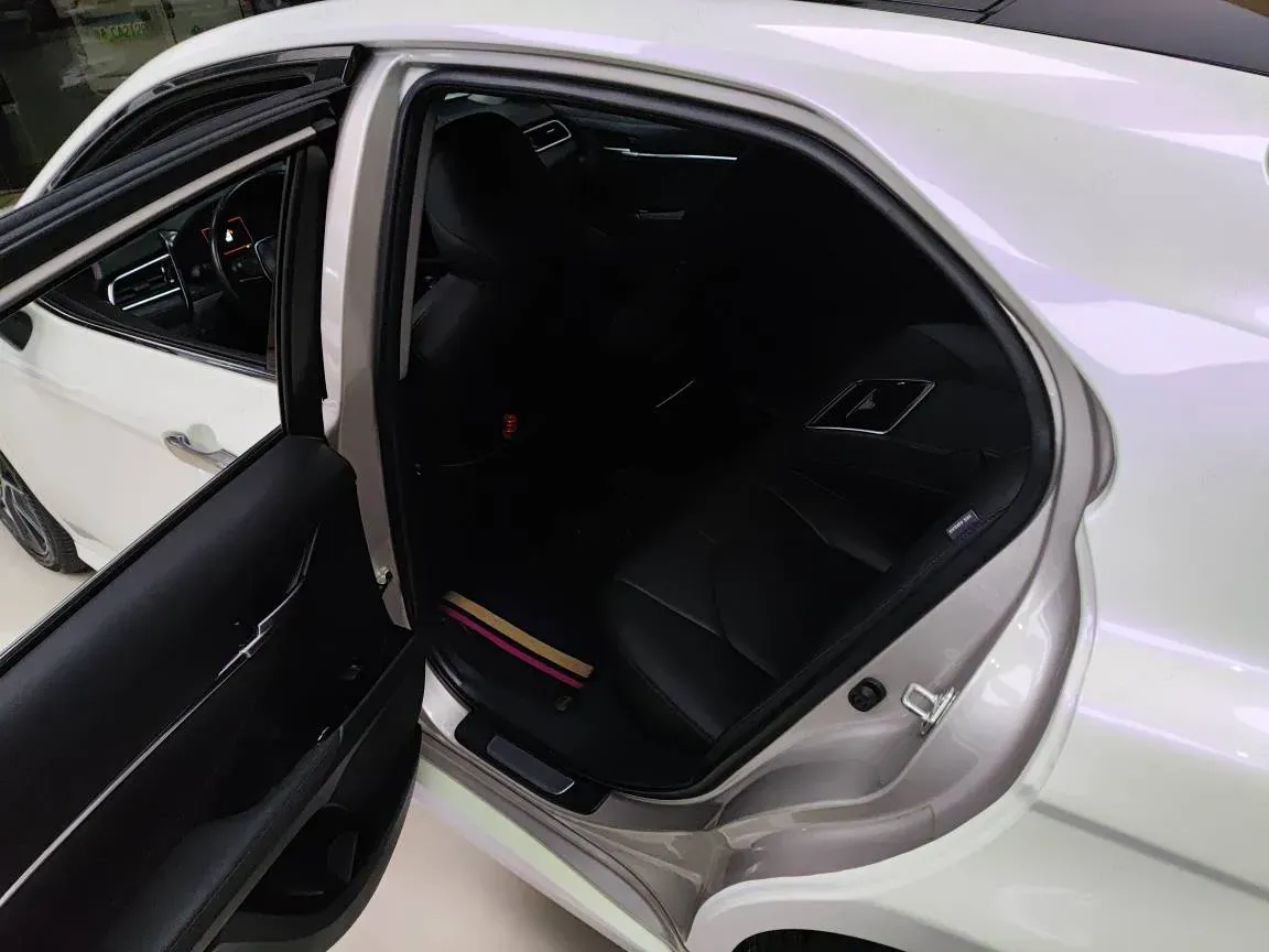 2021 Toyota Camry 2.5L 209HP L4 8AT,autocango,china used car exporter,china ev exporter,chinese used car exporter,chinese used ev exporter