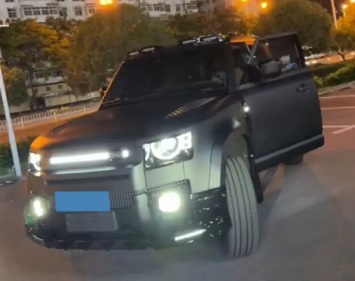 2025 Land Rover Defender 3.0T 400HP L6 8AT,autocango,china used car exporter,china ev exporter,chinese used car exporter,chinese used ev exporter