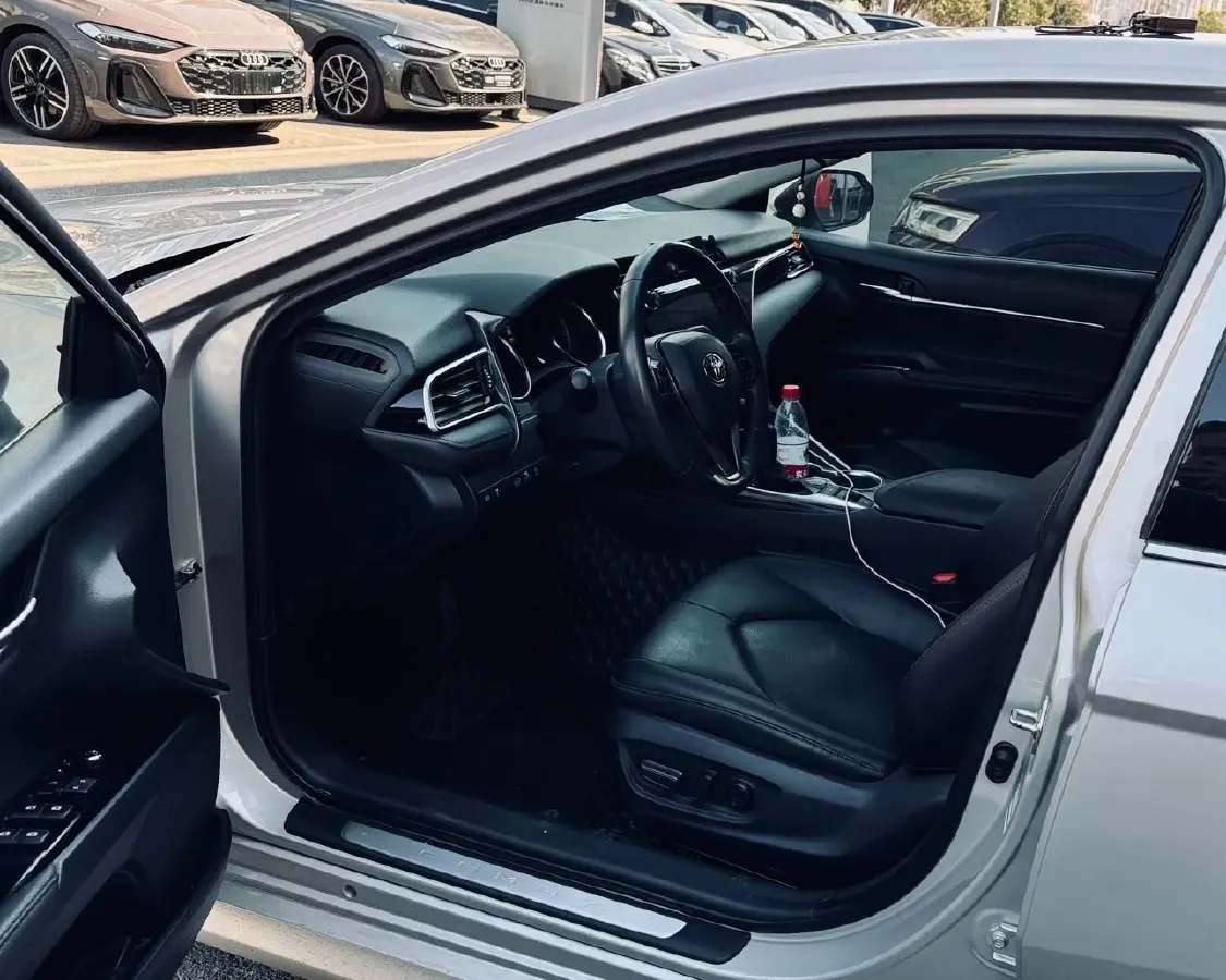 2021 Toyota Camry 2.5L 209HP L4 8AT,autocango,china used car exporter,china ev exporter,chinese used car exporter,chinese used ev exporter