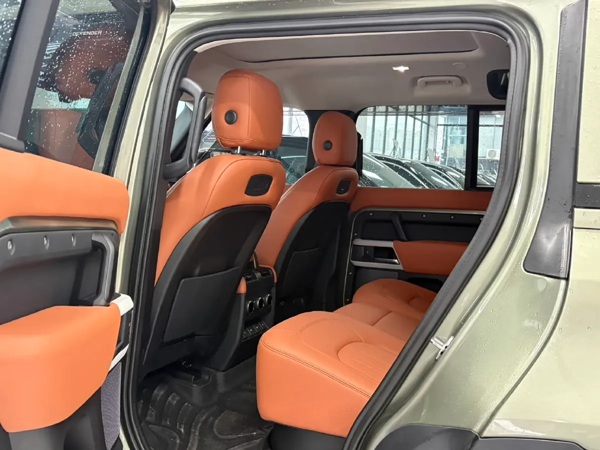 2020 Land Rover Defender 3.0T 400HP L6 8AT,autocango,china used car exporter,china ev exporter,chinese used car exporter,chinese used ev exporter