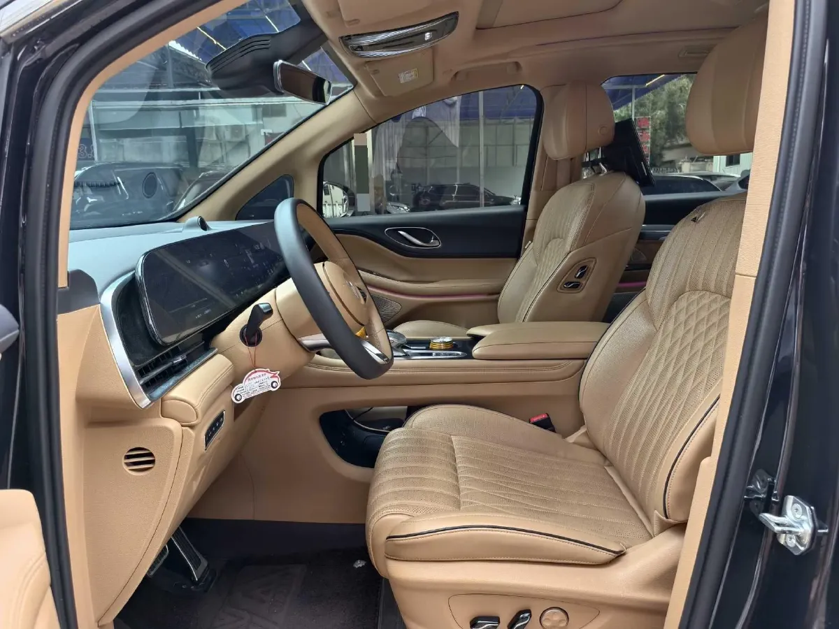 2022 Voyah Dream 1.5T 136HP L4 PHEV 25.57KWH,autocango,china used car exporter,china ev exporter,chinese used car exporter,chinese used ev exporter