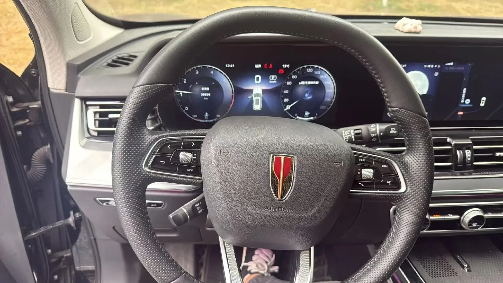 2023 HongQi HS5 2.0T 252HP L4 8AT,autocango,china used car exporter,china ev exporter,chinese used car exporter,chinese used ev exporter