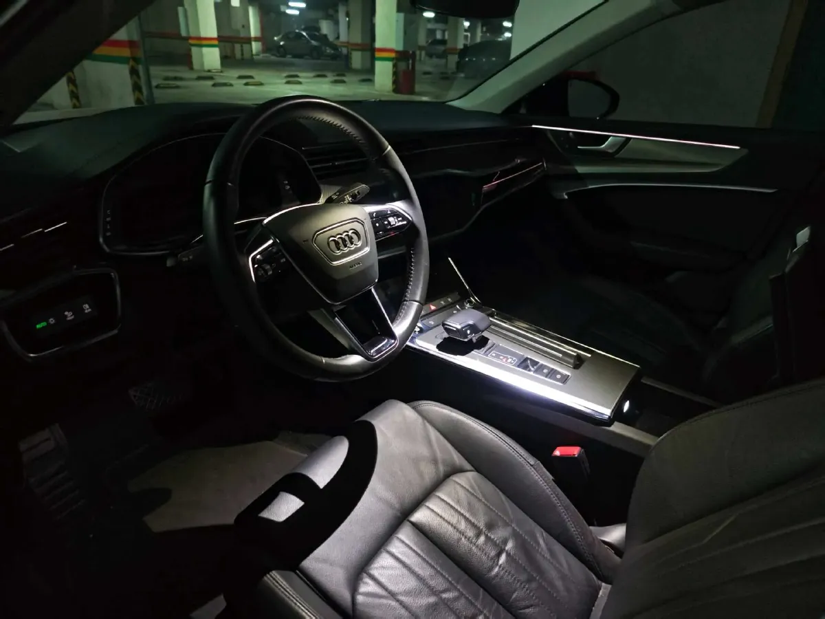 2021 Audi A6L 2.0T 190HP L4 7DCT,autocango,china used car exporter,china ev exporter,chinese used car exporter,chinese used ev exporter