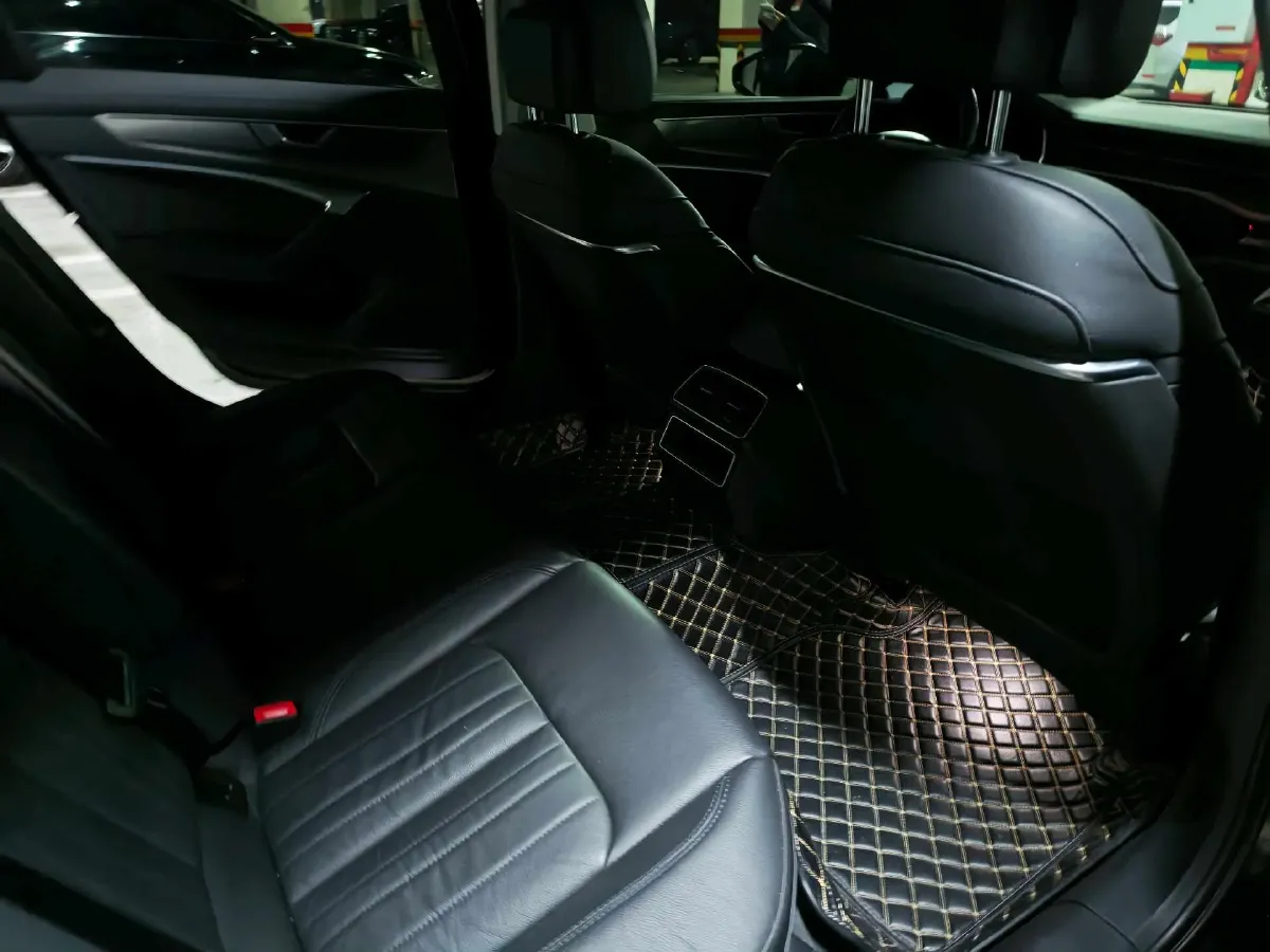 2021 Audi A6L 2.0T 190HP L4 7DCT,autocango,china used car exporter,china ev exporter,chinese used car exporter,chinese used ev exporter